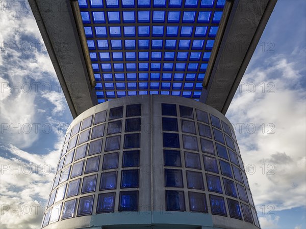 Roof of blue glass blocks and exposed concrete on the platform of the S-Bahn