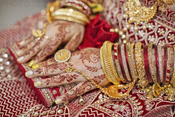 Traditional bridal jewelry and henna decoration on the hands of Hindu bride on her wedding day