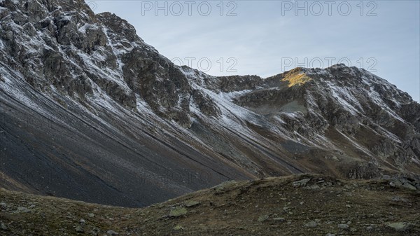Lightly snow-covered mountains in autumn on the Flueela Pass