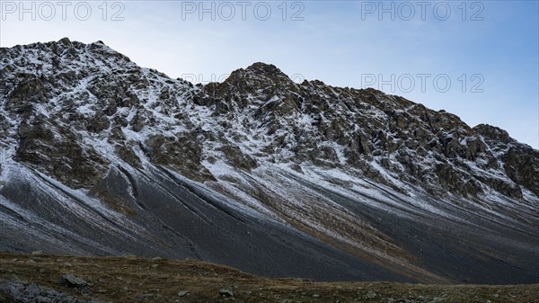Lightly snow-covered mountains in autumn on the Flueela Pass