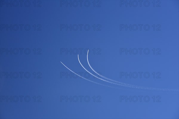 Condensation streaks from military jets during flight manoeuvres over Bavaria