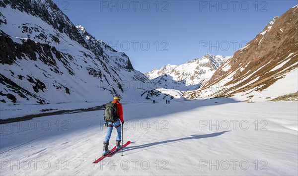 Ski tourers in the Oberberg valley