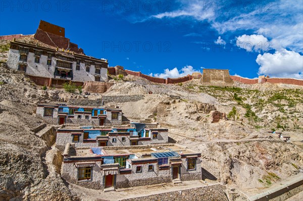 The old tibetan quarter before the Dzong
