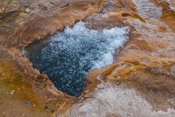 Hot springs along the road from Tsochen to Lhasa