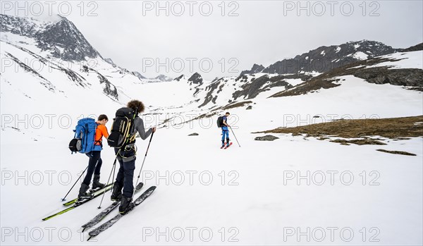 Ski tourers ascending Sommerwandferner
