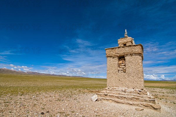 Choerten before a high mountain lake along the road from Gerze to Tsochen