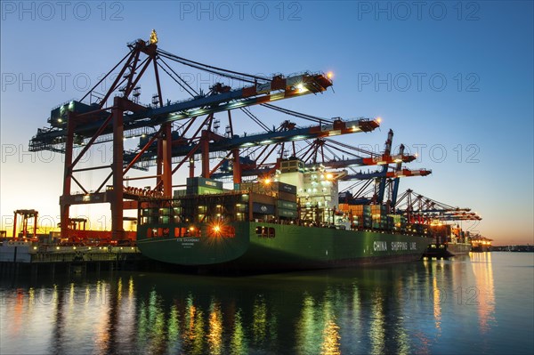 Container ship Xin Shanghai at Eurogate in the Hamburg container port