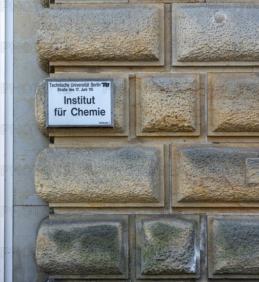Entrance to the Institute of Chemistry at the TU
