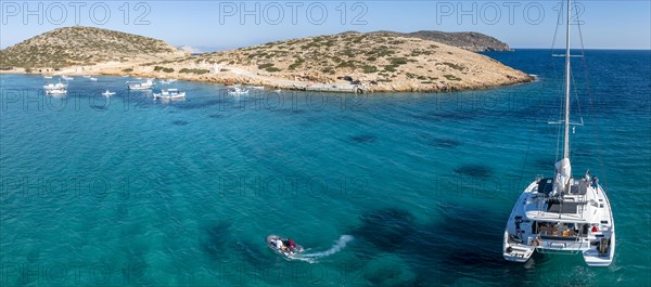 Departure by motorboat