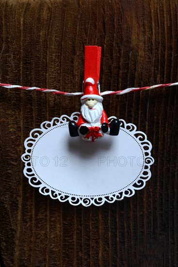 Christmas clip holds label
