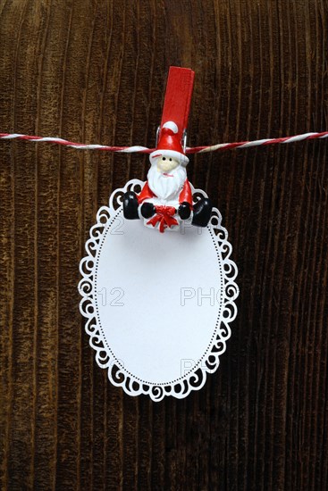 Christmas clip holds label