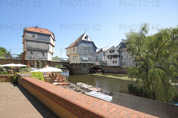 Historic bridge houses on the arched bridge over the Nahe