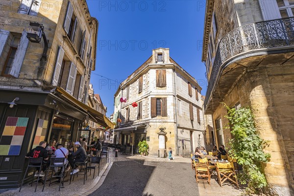 Cafes and restaurants in the old town of Bergerac