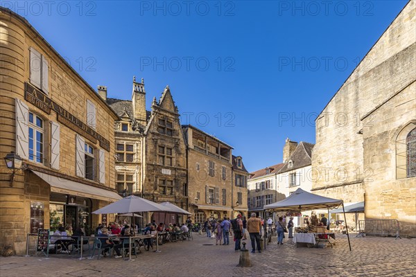 Restaurant and the Maison de La Boetie in the old town