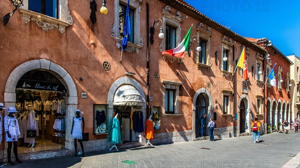 Corso Umberto is the main street