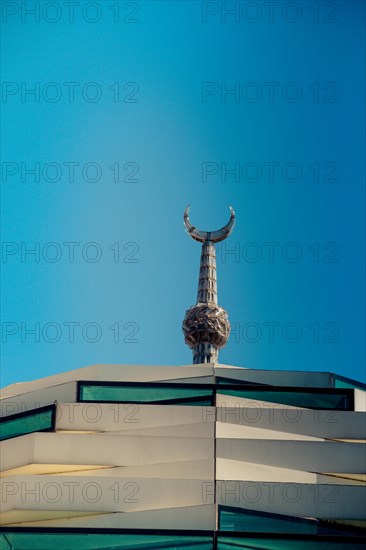 Metal islamic crescent moon icon