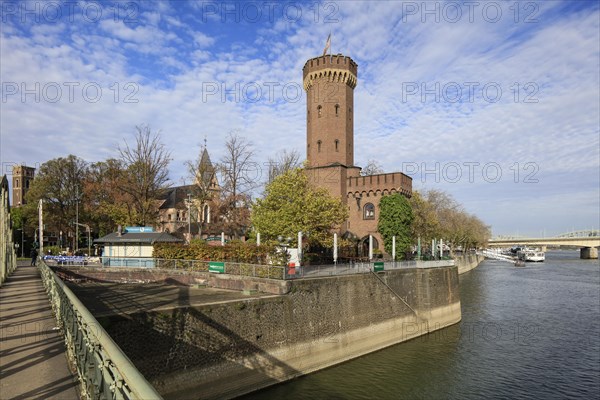 Swivel bridge in the Rheinauhafen