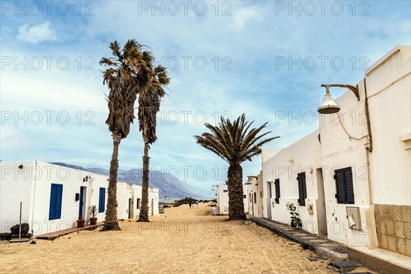 Sandy streets and white houses in Caleta del Sebo