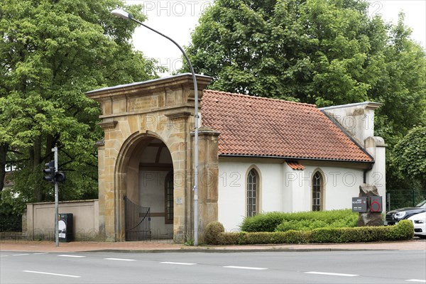 Cemetery gate from 1839