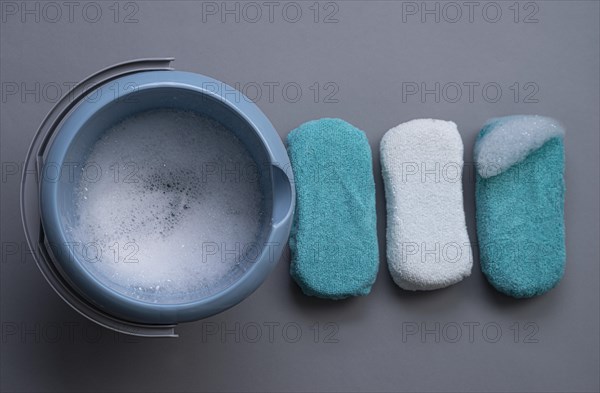 Cleaning sponges with cleaning bucket and foam