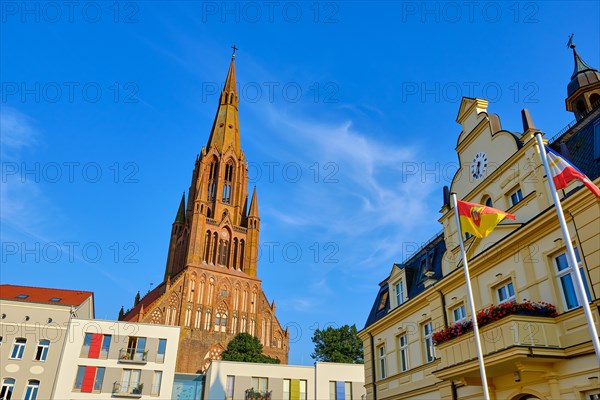 On the market square the reconstruction of the historic town hall and behind it the neo-Gothic Bartholomaeuskirche