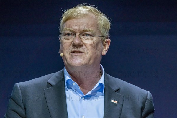 Stefan Hartung