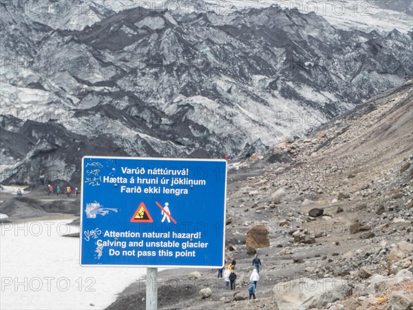 Notice board, warning in glacier area, glacier, glacier lagoon, Solheimajoekull, Solheimajoekull, glacier tongue of Myrdalsjoekull with inclusion of volcanic ash, near Ring Road, Suourland, South Icel...