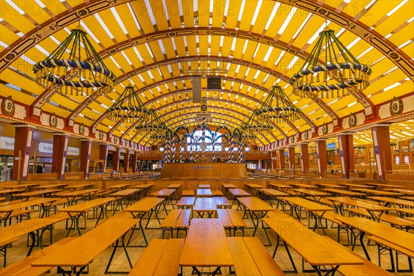 Wiesnaufbau, Loewenbraeufestzelt, Oktoberfest, Theresienwiese, Munich, Upper Bavaria, Bavaria, Germany, Europe