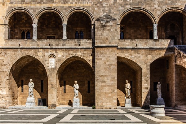 Inner courtyard surrounded by arcades with statues from Hellenistic and Roman times, Grand Masters Palace built in the 14th century by the Johnnite Order, fortress and palace for the Grand Master, UNE...
