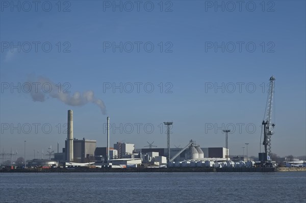 Emden power plant in the inland harbour, operated by Statkraft, with a decommissioned gas and steam combined cycle unit and a biomass unit that continues to operate. Port, Emden, Lower Saxony, Germany...