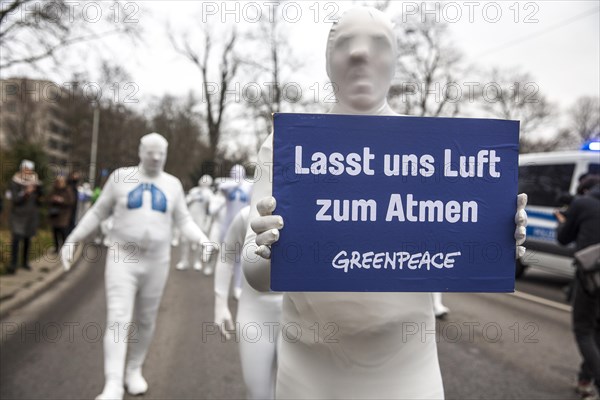 Protest of the environmental organisation Greenpeace, on the Bundesstrasse 14 40 activists demand better air quality, the Neckartor is considered the most polluted street in Germany with high levels o...