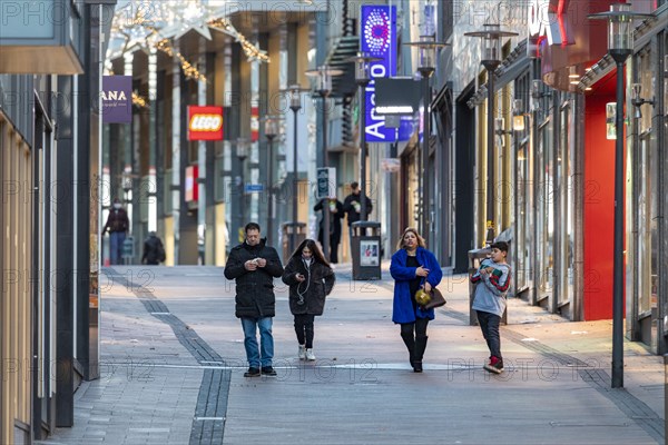 Essen city centre in the Corona crisis, Limbecker Strasse pedestrian zone, Essen, North Rhine-Westphalia, Germany, Europe