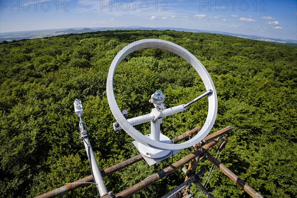 Radiation sensors for recording direct and indirect solar radiation hang from a measuring tower of the Northwest German Forest Research Institute above a deciduous forest in Lower Saxony. Here, resear...