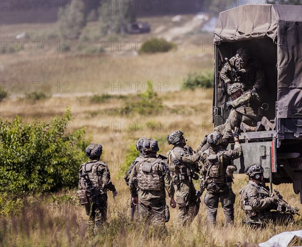 Soldiers of the Jaegerbataillo taken during a rescue of casualties in the context of a simulated combat situation at the Bundeswehr Combat Training Centre in Letzlingen, The soldiers wear AGDUS equipm...