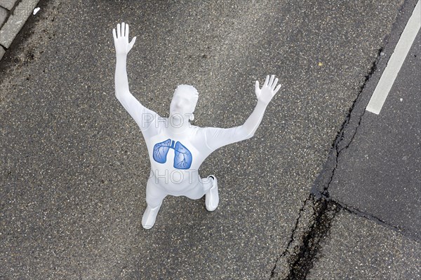Protest of the environmental organisation Greenpeace, on the Bundesstrasse 14 40 activists demand better air quality, the Neckartor is considered the most polluted street in Germany with high levels o...