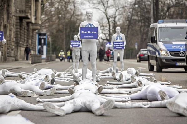 Protest of the environmental organisation Greenpeace, on the Bundesstrasse 14 40 activists demand better air quality, the Neckartor is considered the most polluted street in Germany with high levels o...