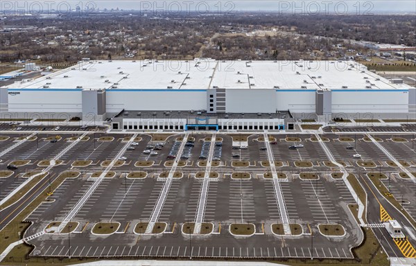 Detroit, Michigan USA, 7 January 2023, A newly-built $400 million Amazon fulfillment center, the largest in Michigan, remains idle as Amazon announced plans to lay off 18, 000 workers as the national ...