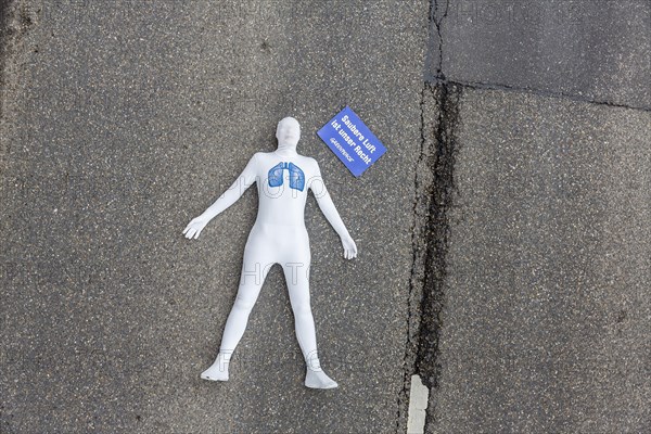 Protest of the environmental organisation Greenpeace, on the Bundesstrasse 14 40 activists demand better air quality, the Neckartor is considered the most polluted street in Germany with high levels o...