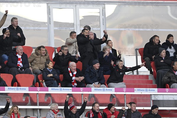 Goal celebrations in the stands: Stefan Effenberg, Uli Hoeness, Oliver Kahn Chairman of the Board FC Bayern Munich FCB Sports Director Hasan Salihamidzic FC Bayern Munich FCB Herbert Hainer President ...