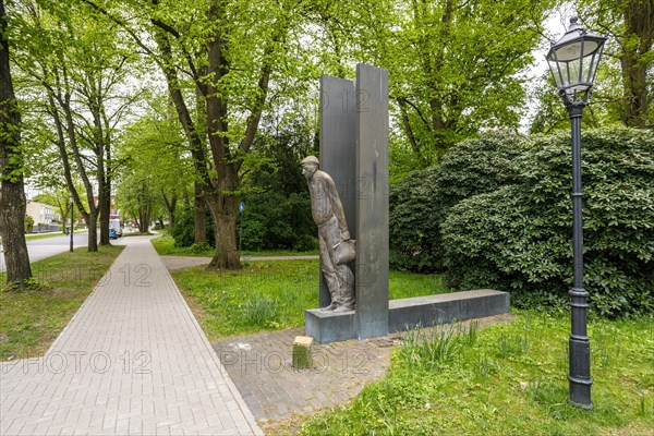 Monument to shipyard workers by Waldemar Otto in Wilhelmshaven on Marktstrasse