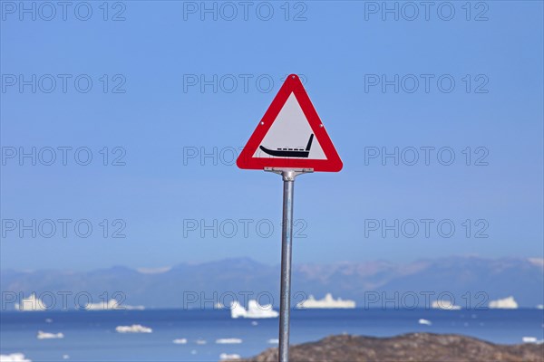 Warning sign for sledge dogs