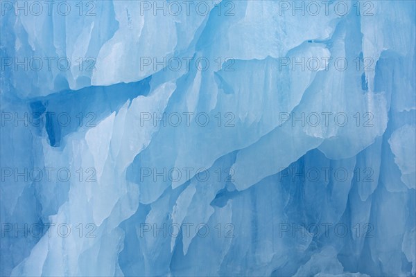 Ice structure of melting iceberg in the Arctic Ocean