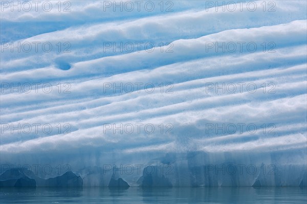 Ice structure of melting iceberg in the Arctic Ocean