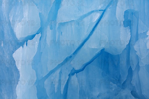 Ice structure of melting iceberg in the Arctic Ocean