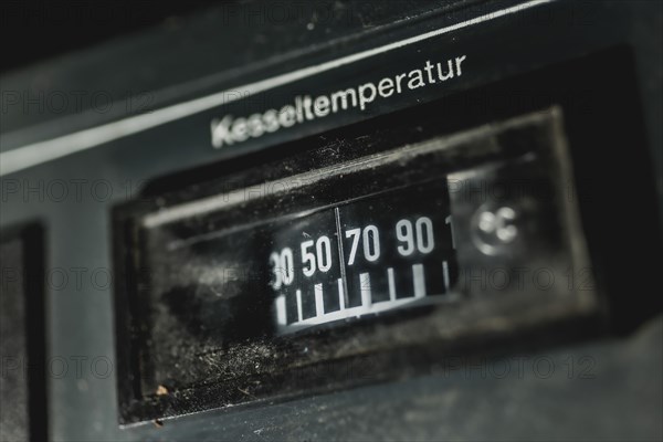 Display of boiler temperature of an old oil heating system