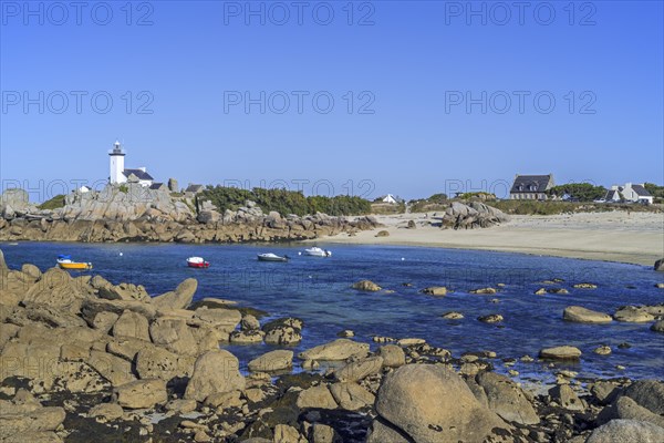 Beach and phare de Pontusval lighthouse at the Pointe de Beg-Pol