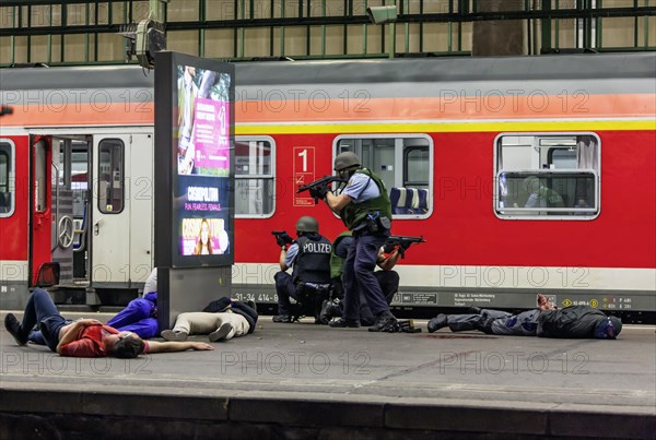 Anti-terror exercise at the main station