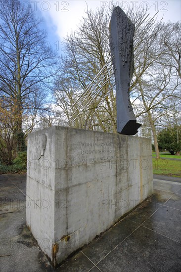 Sculpture and monument by Erich Fritz Reuter 1959 for Wilhelm Conrad Roentgen