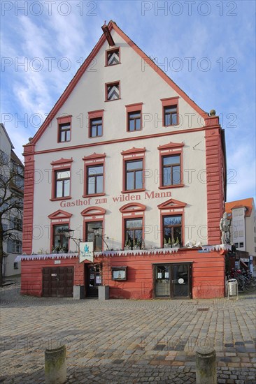 Building and inn Zum wilden Mann
