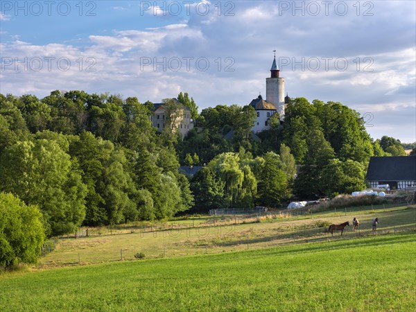 View of Posterstein Castle in the evening light
